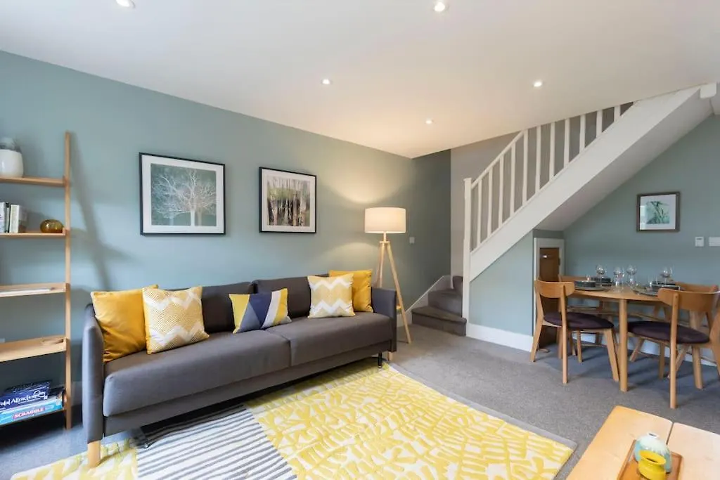 Peaceful & Spacious 2 Bed Home In Cheltenham GLOUCESTERSHIRE 0*,  Storbritannien