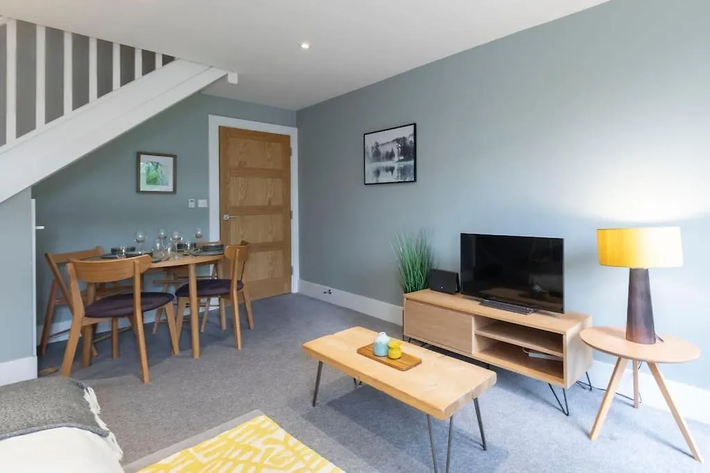 Peaceful & Spacious 2 Bed Home In Cheltenham GLOUCESTERSHIRE Holiday home