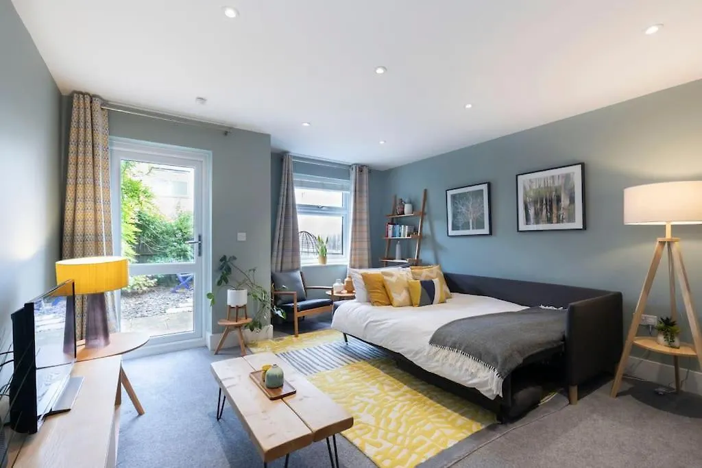 Holiday home Peaceful & Spacious 2 Bed Home In Cheltenham GLOUCESTERSHIRE