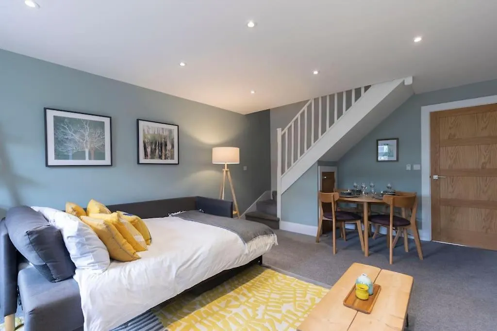 Holiday home Peaceful & Spacious 2 Bed Home In Cheltenham GLOUCESTERSHIRE