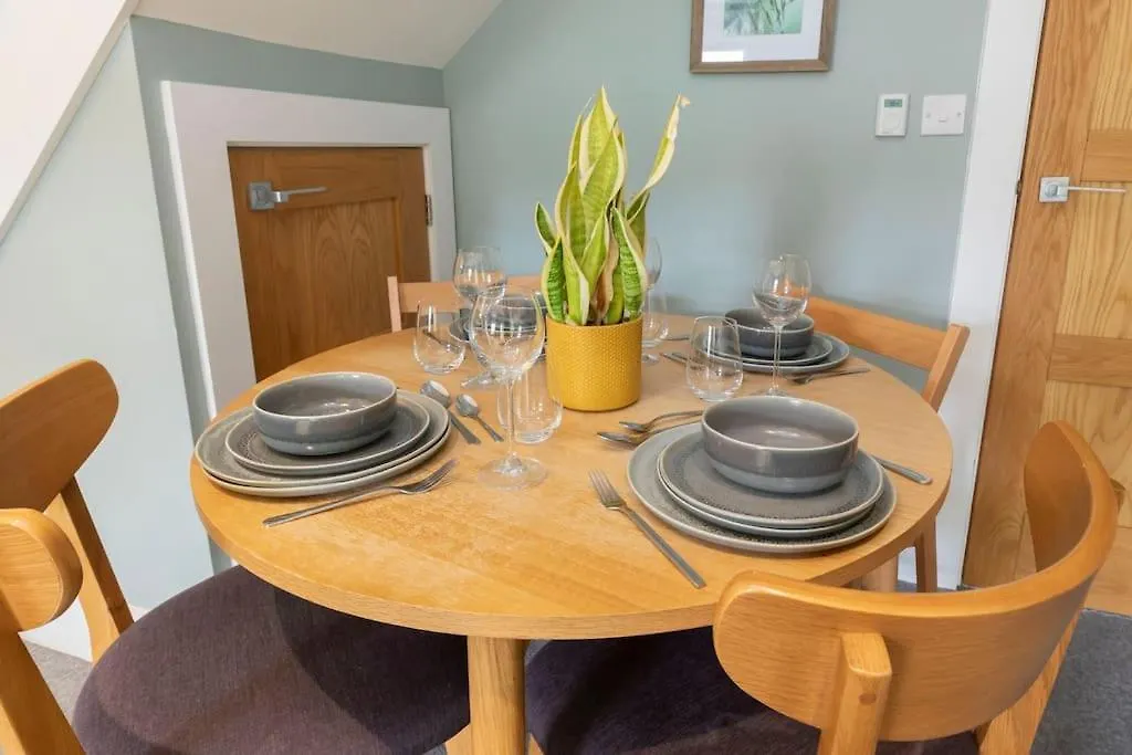 Peaceful & Spacious 2 Bed Home In Cheltenham GLOUCESTERSHIRE Holiday home