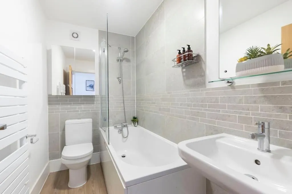 Peaceful & Spacious 2 Bed Home In Cheltenham GLOUCESTERSHIRE