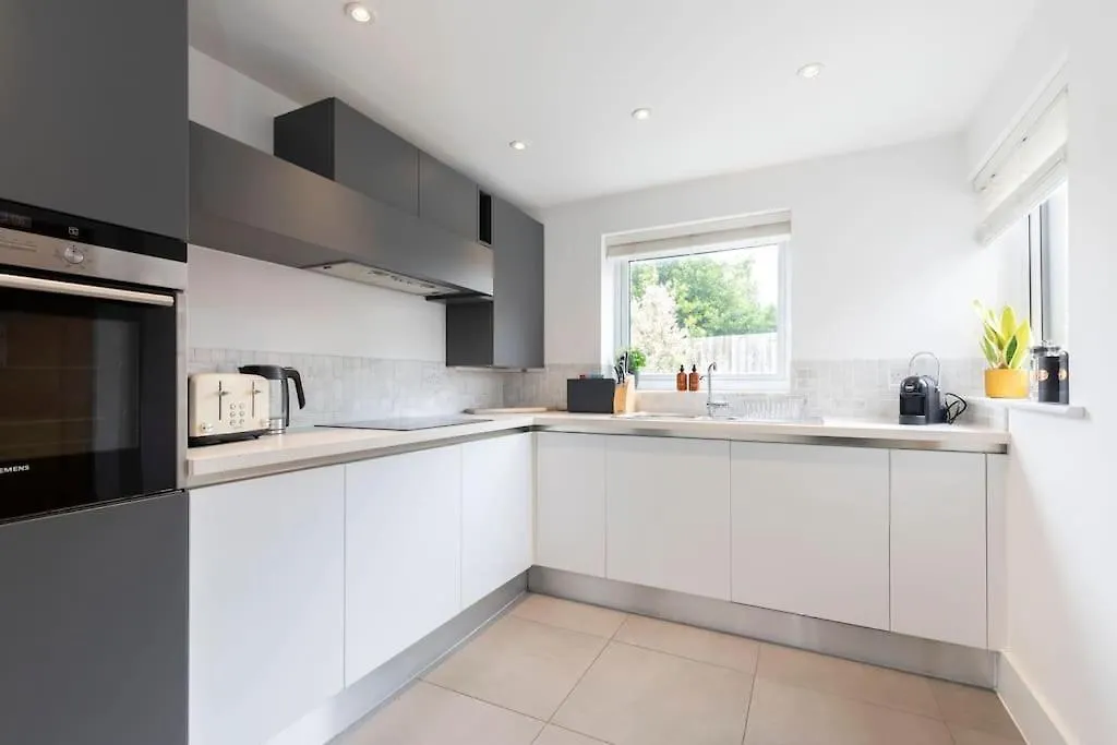 Peaceful & Spacious 2 Bed Home In Cheltenham GLOUCESTERSHIRE Holiday home
