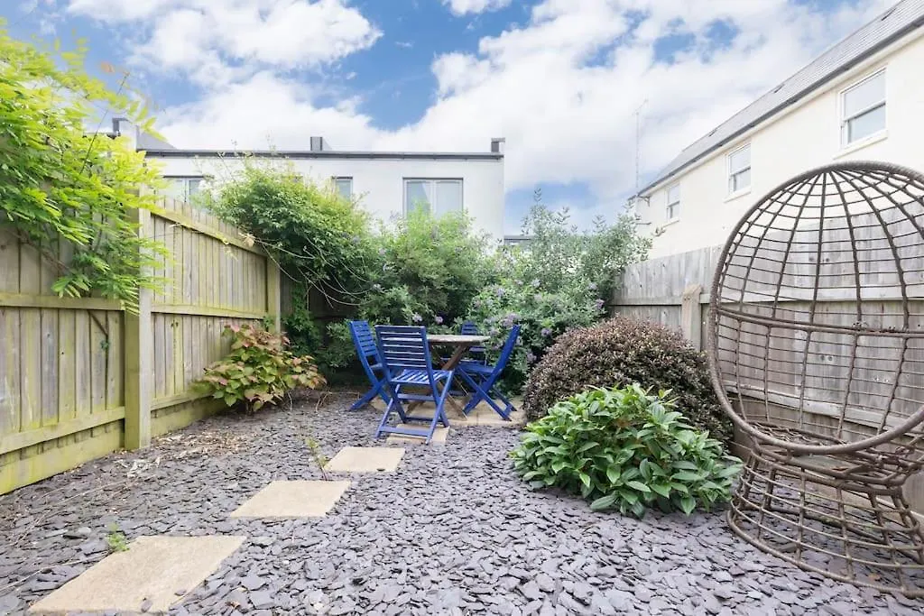 Holiday home Peaceful & Spacious 2 Bed Home In Cheltenham GLOUCESTERSHIRE