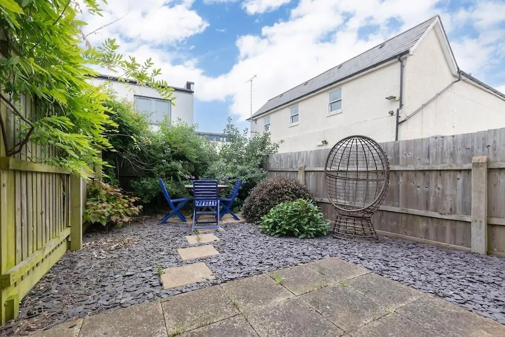 Peaceful & Spacious 2 Bed Home In Cheltenham GLOUCESTERSHIRE United Kingdom