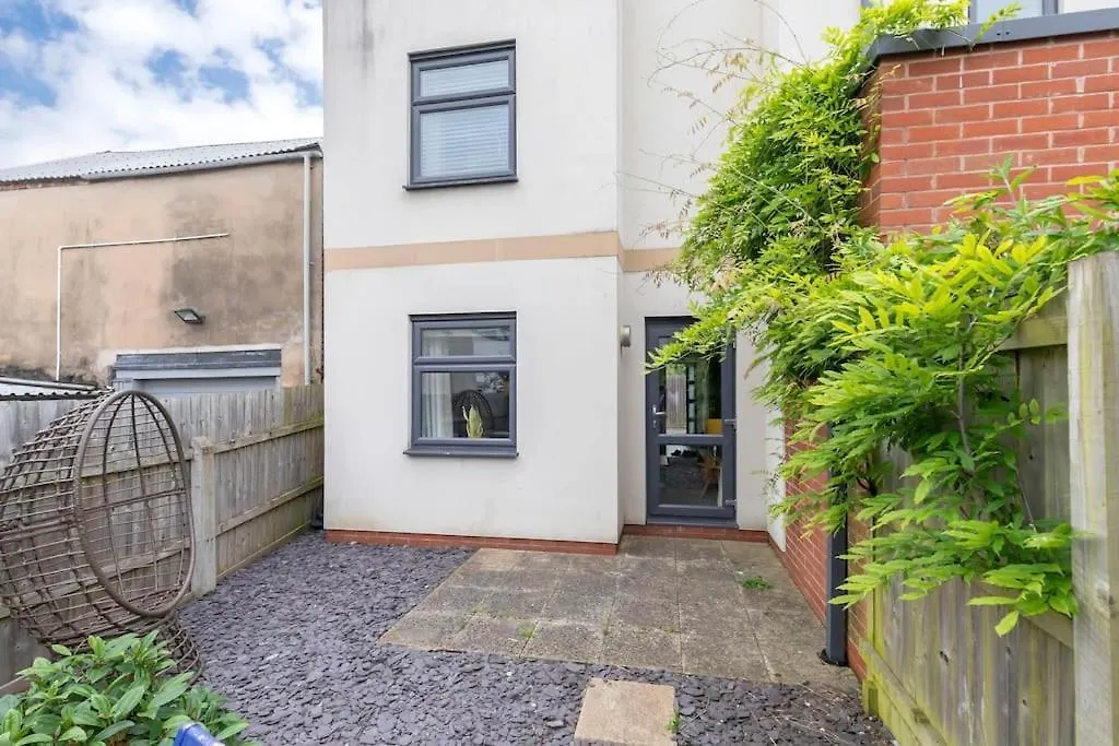 Peaceful & Spacious 2 Bed Home In Cheltenham GLOUCESTERSHIRE 0*,  United Kingdom