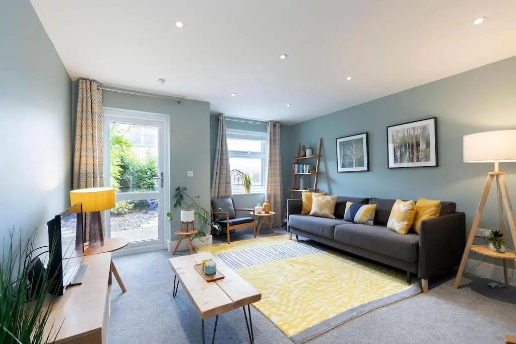 Peaceful & Spacious 2 Bed Home In Cheltenham GLOUCESTERSHIRE
